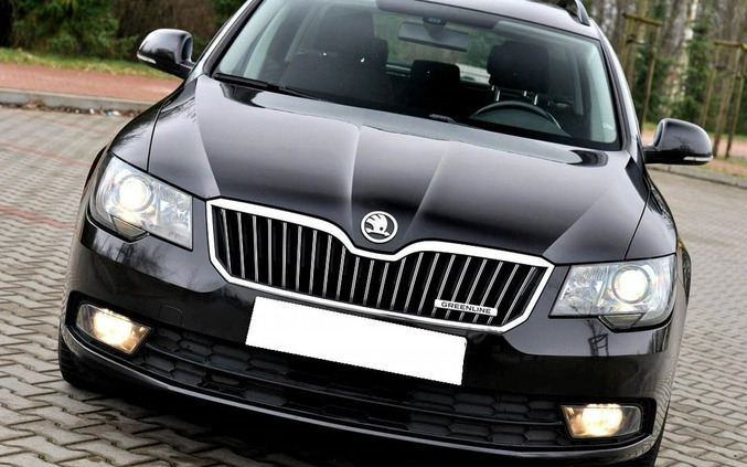 Skoda Superb cena 32900 przebieg: 262000, rok produkcji 2014 z Września małe 562